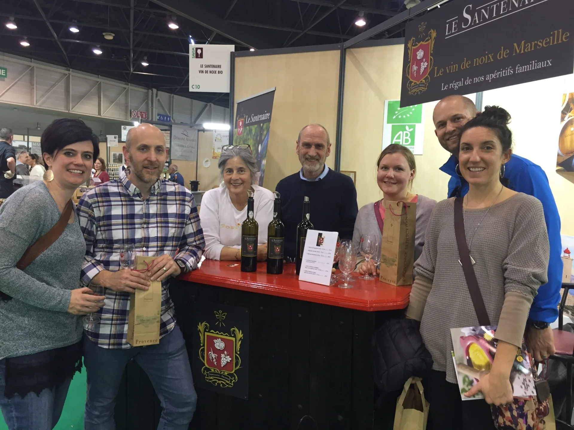 Élèves et équipe du CIPEL lors d'une sortie au salon des vins de Provence
